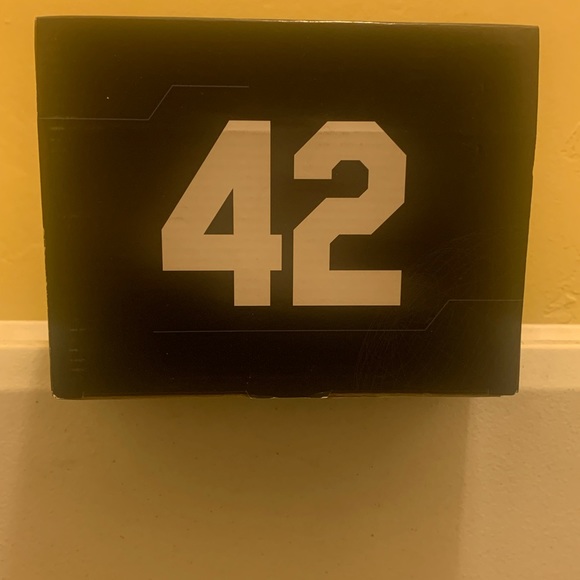 LA DODGERS 2017 JACKIE ROBINSON STATUE - Picture 4 of 5